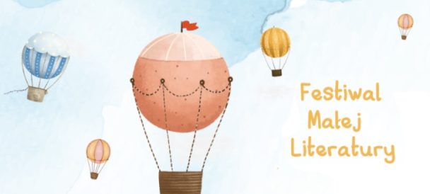 Ilustracja z balonami na tle chmur. Po prawej napis Festiwal Małej Literatury.