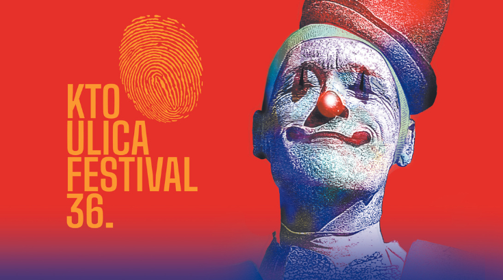 plakat festiwalu ulica - czerwone tło, napis "KTO ULICA FESTIVAL 36.", obok wizerunek popiersia uśmiechniętego clowna w kapeluszu.