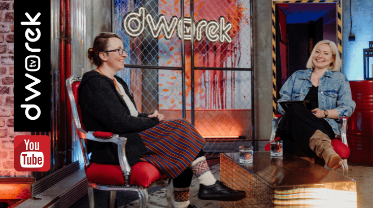 Na zdjęciu podróżniczka Agnieszka Dziadek z prowadzącą podcast Magdaleną Ochocką w studio Dworek tv.