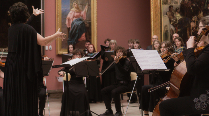 Na zdjęciu część orkiestry kameralnej w trakcie koncertu